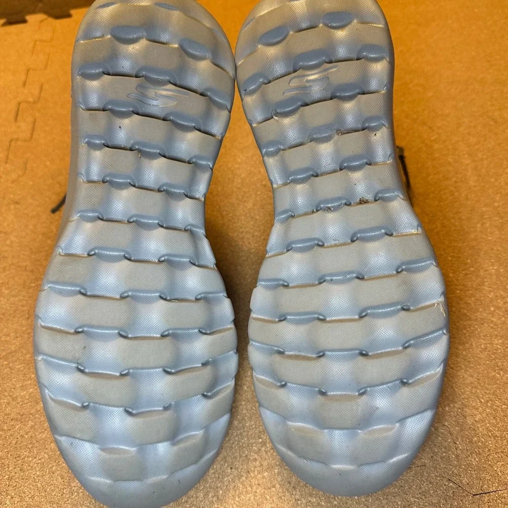 Skechers smoke free